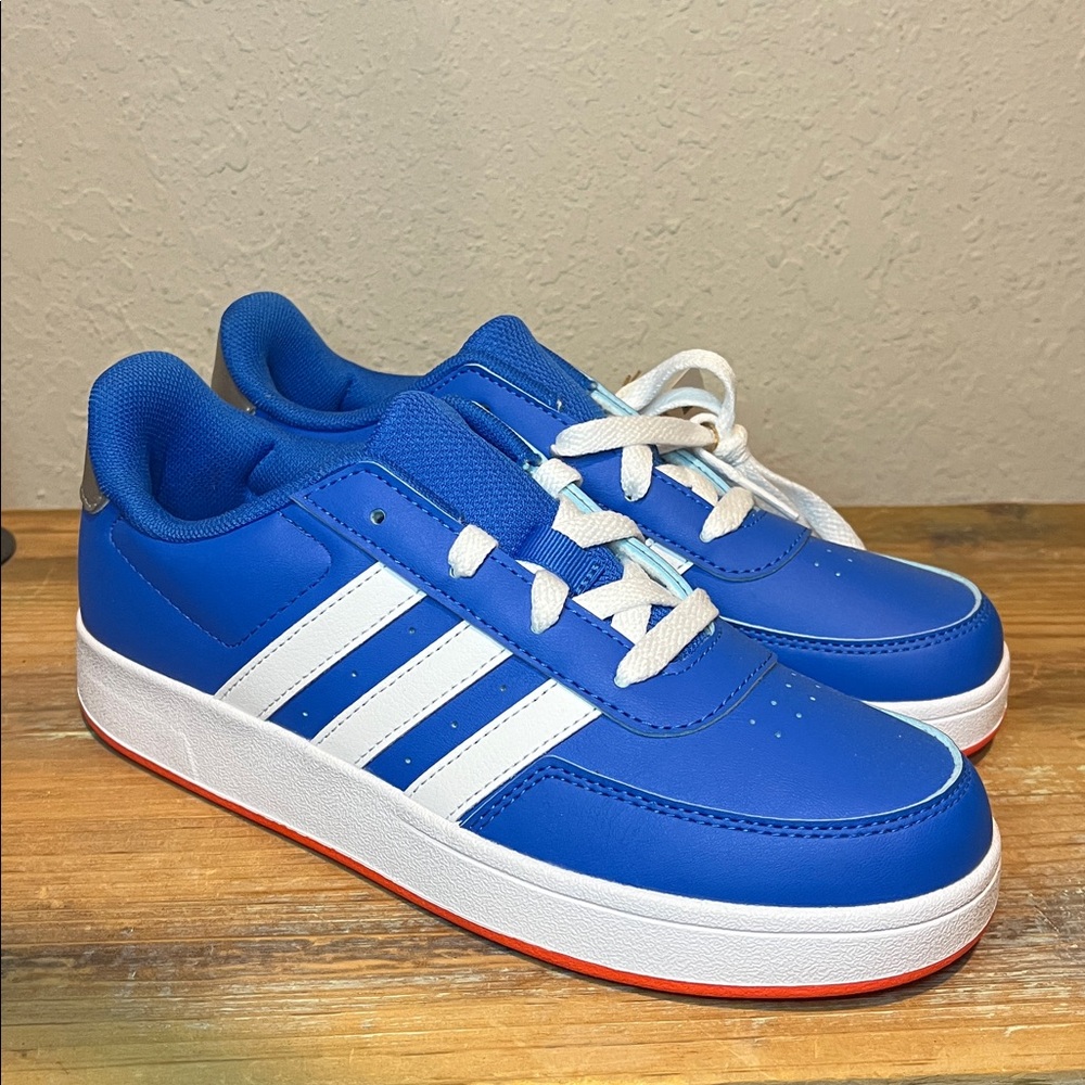 NWOB Adidas Boys Breaknet 2.0 Blue Sneakers size 4